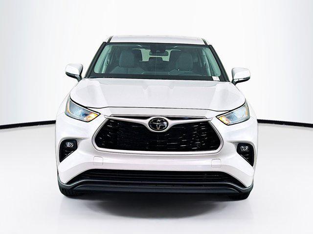 used 2024 Toyota Highlander car, priced at $34,897