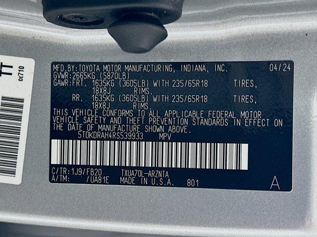 used 2024 Toyota Highlander car, priced at $35,497