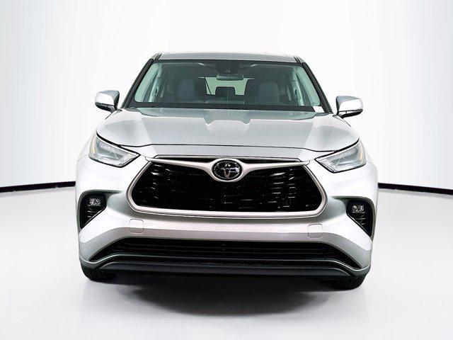 used 2024 Toyota Highlander car, priced at $32,397