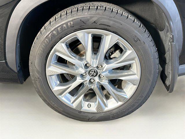 used 2020 Toyota Highlander car, priced at $29,397