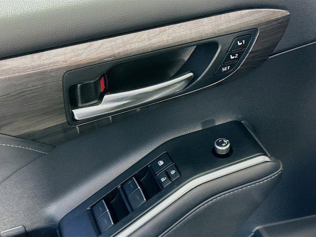 used 2020 Toyota Highlander car, priced at $29,397