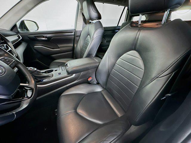 used 2021 Toyota Highlander car, priced at $28,999