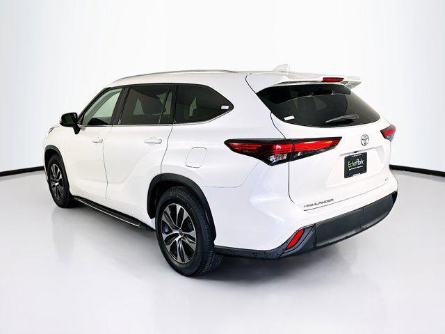 used 2021 Toyota Highlander car, priced at $28,999