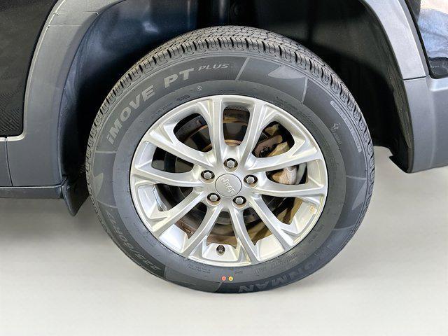 used 2019 Jeep Cherokee car, priced at $13,597