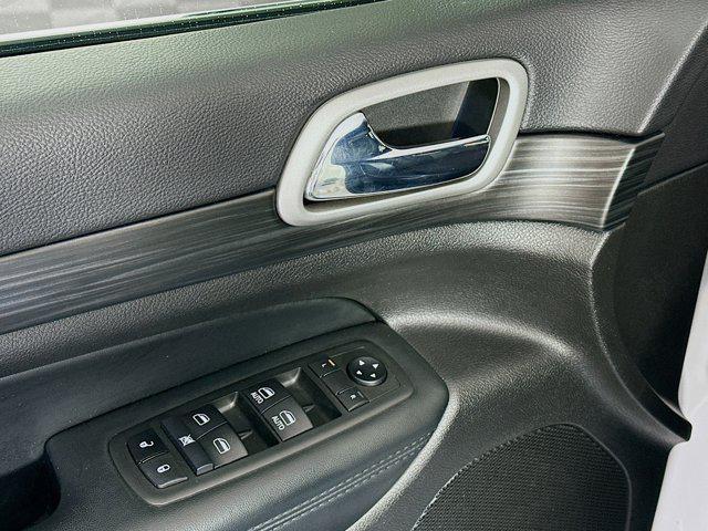 used 2021 Jeep Grand Cherokee car, priced at $17,996