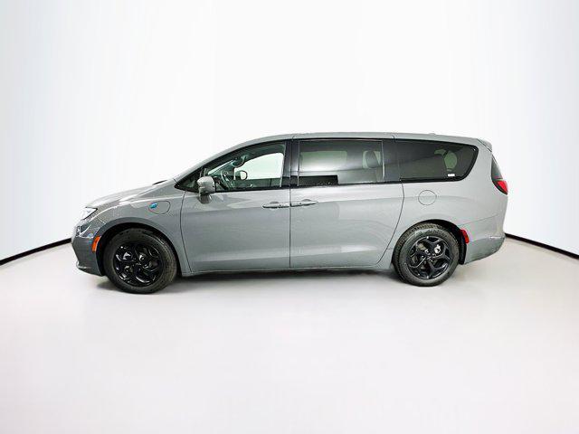 used 2022 Chrysler Pacifica Hybrid car, priced at $23,189