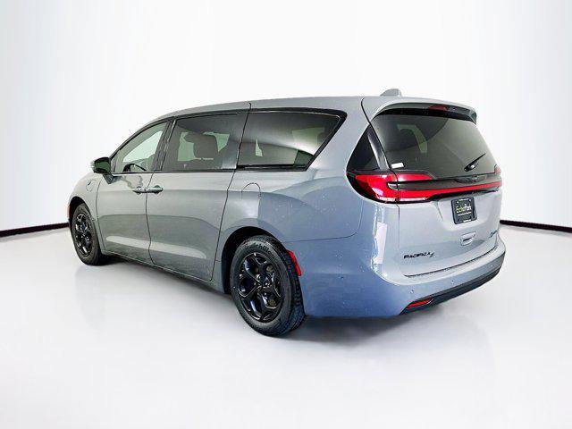 used 2022 Chrysler Pacifica Hybrid car, priced at $23,189