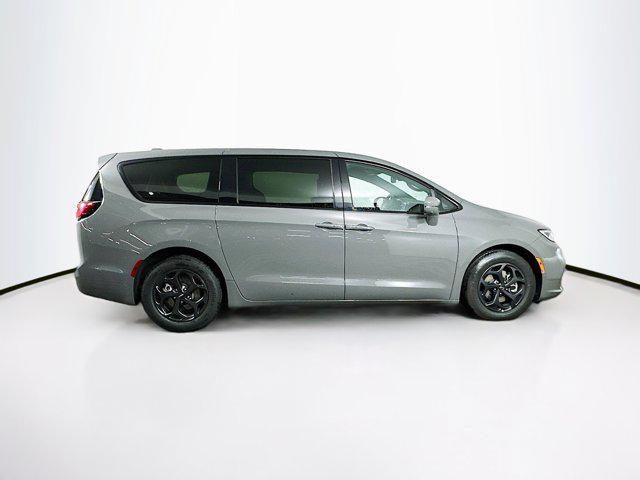 used 2022 Chrysler Pacifica Hybrid car, priced at $23,189