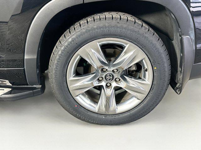 used 2018 Toyota Highlander car, priced at $22,899