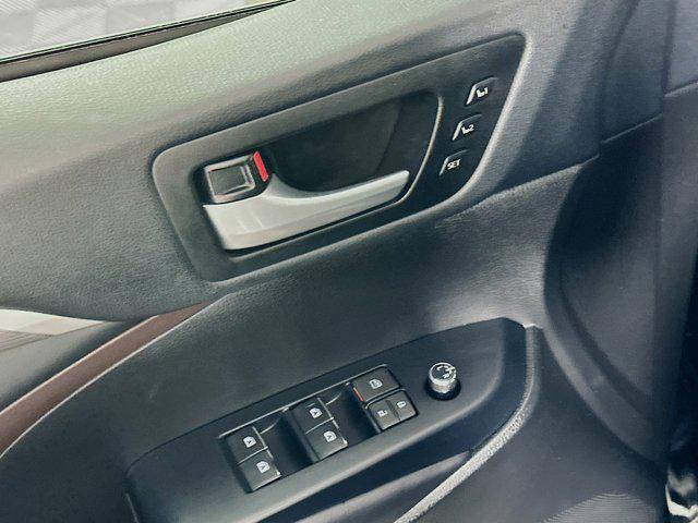 used 2018 Toyota Highlander car, priced at $22,899