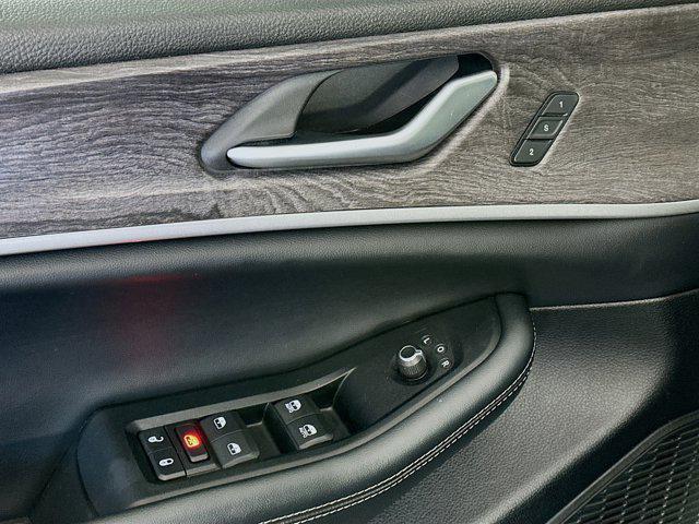 used 2024 Jeep Grand Cherokee L car, priced at $29,997