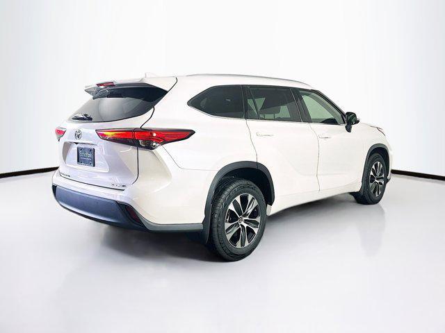 used 2021 Toyota Highlander car, priced at $30,499