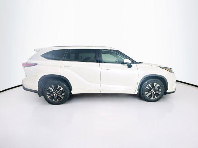 used 2021 Toyota Highlander car, priced at $30,499