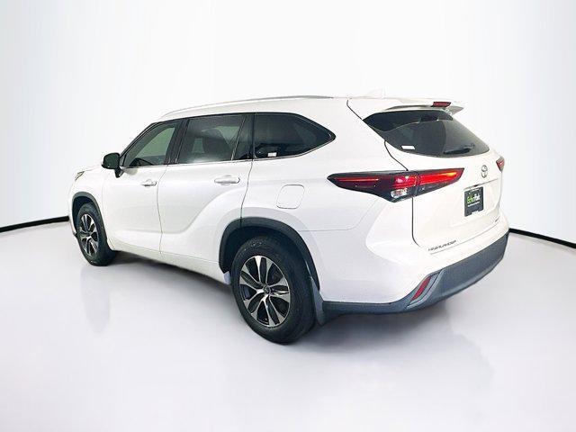used 2021 Toyota Highlander car, priced at $30,499