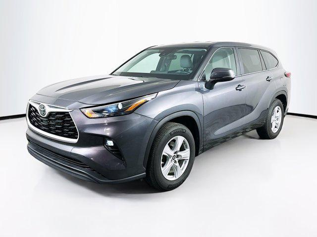 used 2024 Toyota Highlander car, priced at $35,789