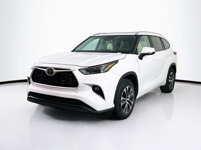 used 2023 Toyota Highlander car, priced at $32,697