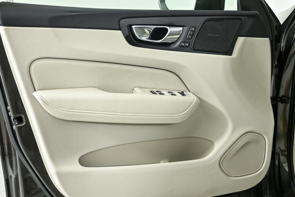 used 2022 Volvo XC60 car, priced at $35,225