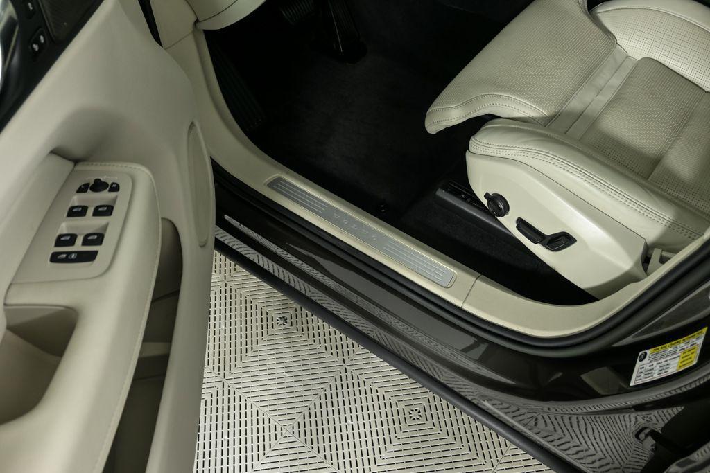 used 2022 Volvo XC60 car, priced at $35,225
