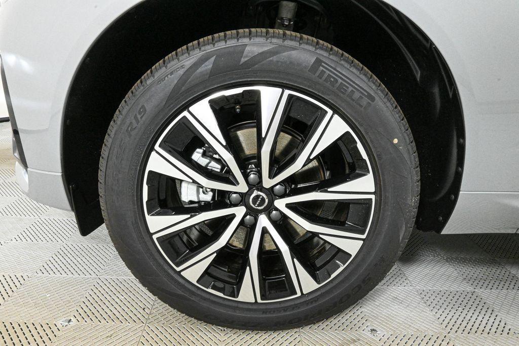 new 2025 Volvo XC60 car, priced at $43,906