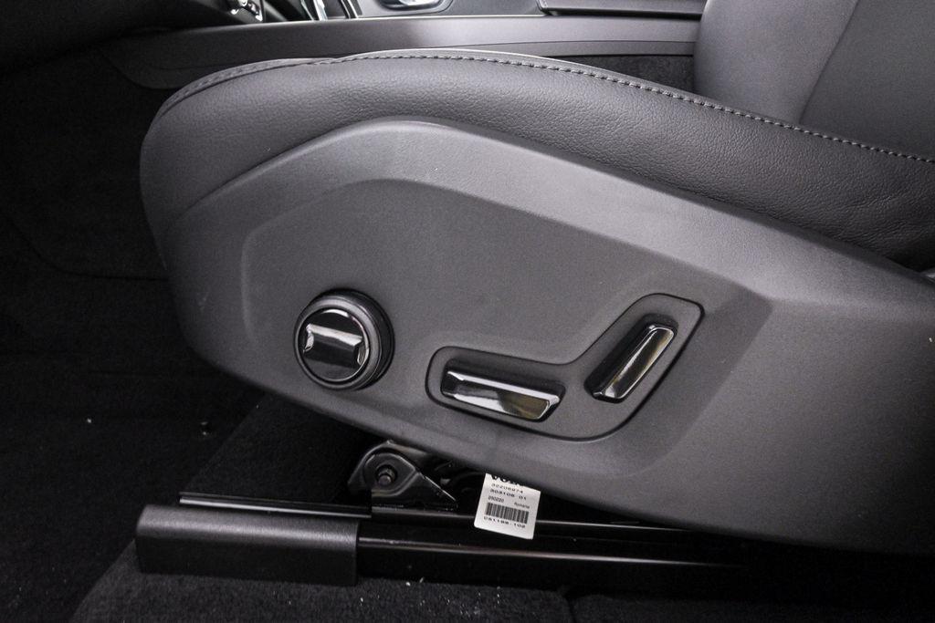 new 2025 Volvo XC60 car, priced at $43,906