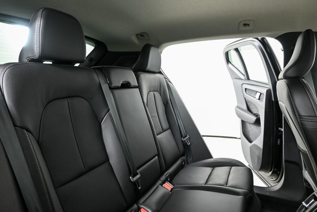 new 2026 Volvo XC40 car