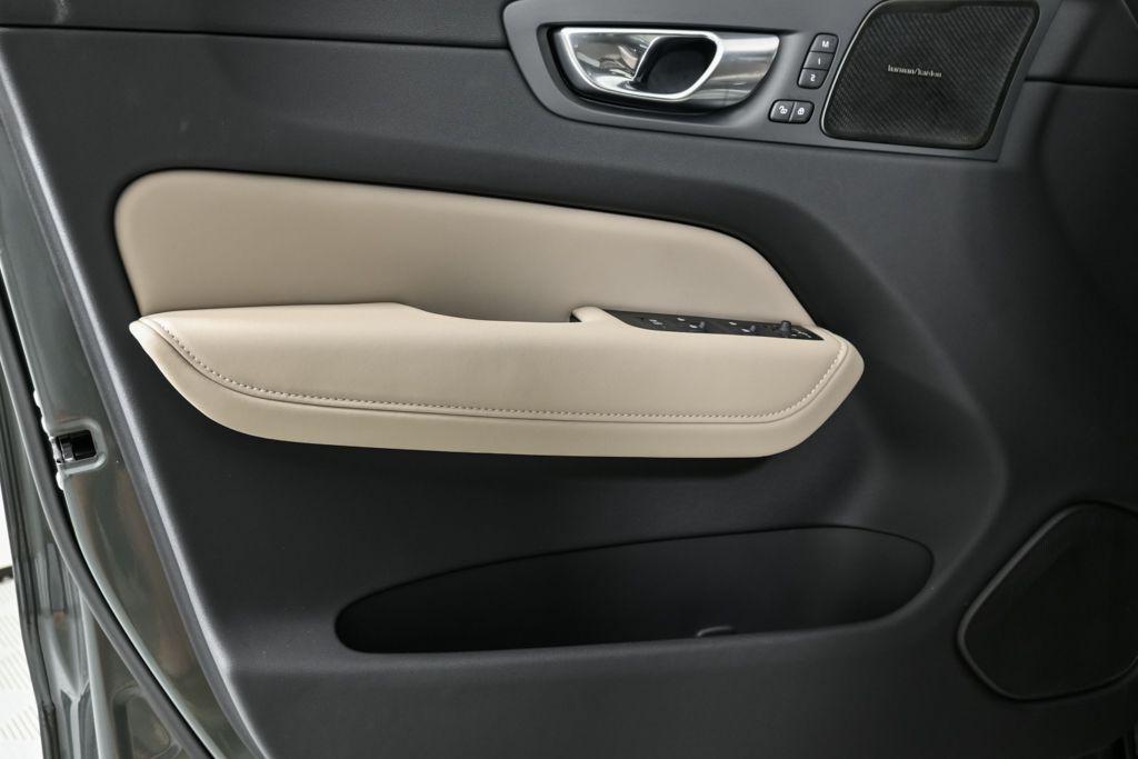new 2026 Volvo XC60 Plug-In Hybrid car