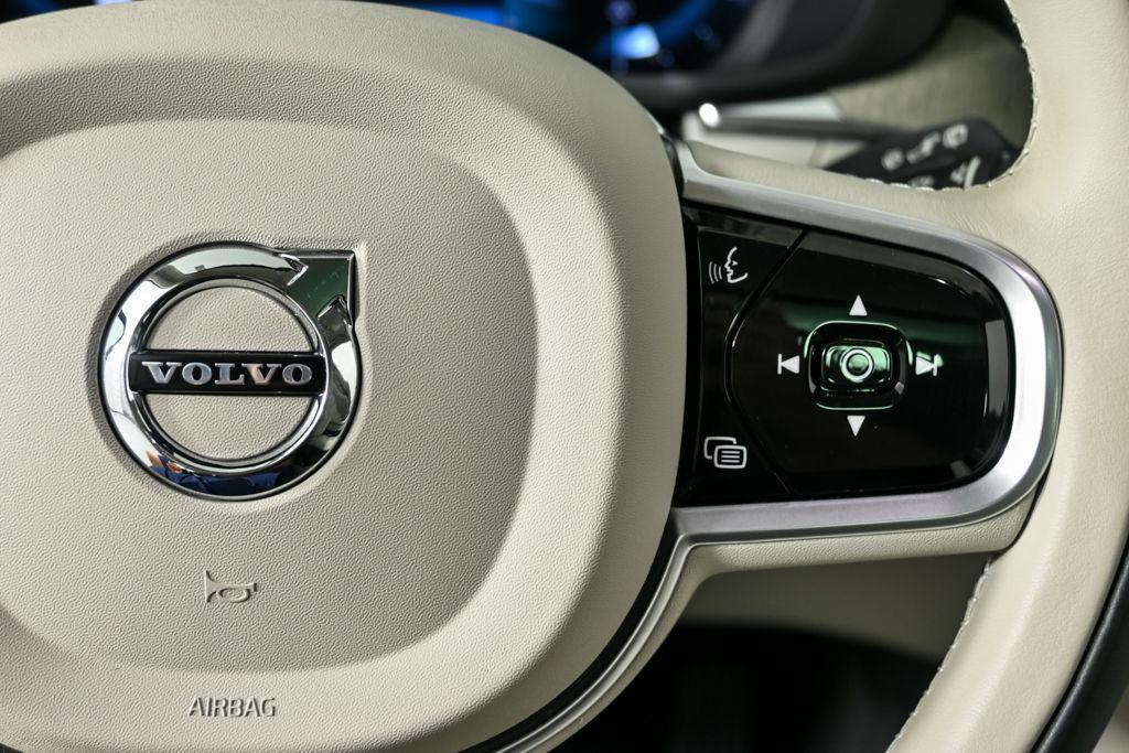 used 2022 Volvo XC60 car, priced at $41,998