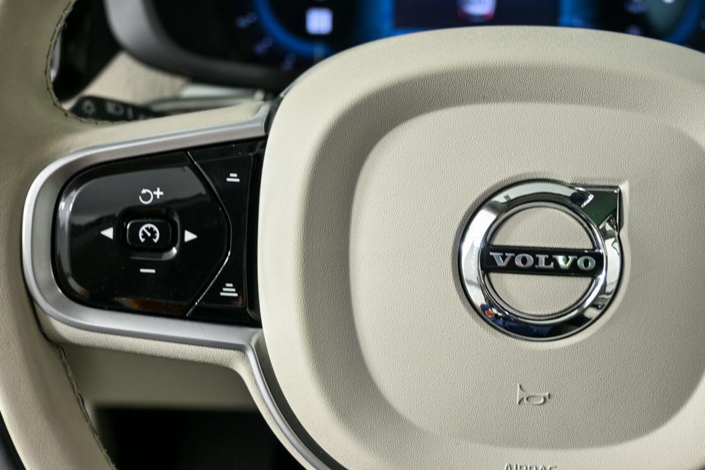 used 2022 Volvo XC60 car, priced at $41,998