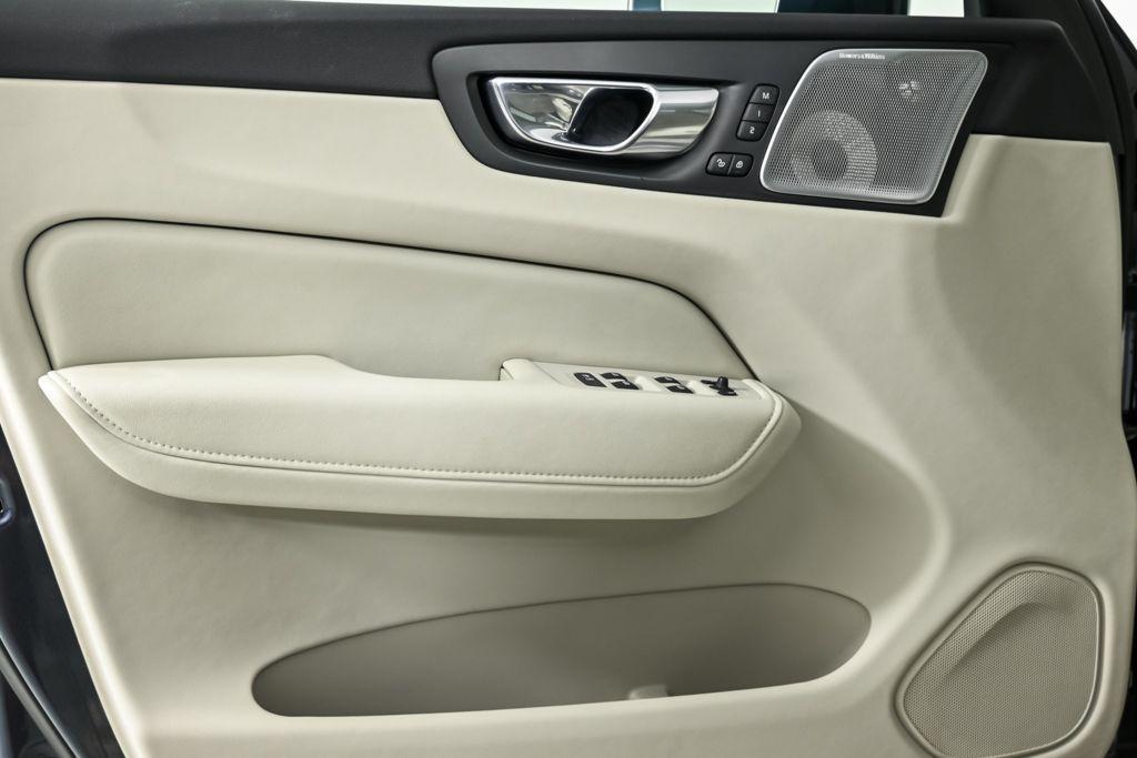 used 2022 Volvo XC60 car, priced at $41,998