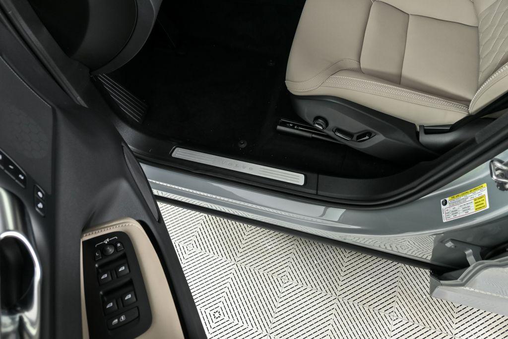 new 2026 Volvo XC60 Plug-In Hybrid car, priced at $69,285