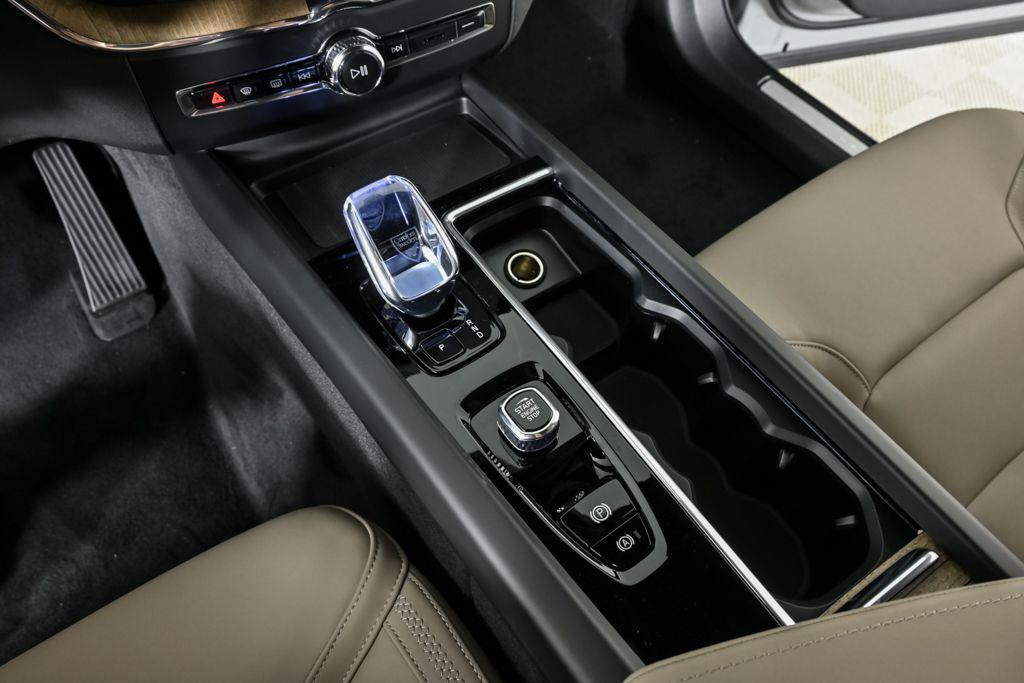 new 2026 Volvo XC60 Plug-In Hybrid car, priced at $69,285