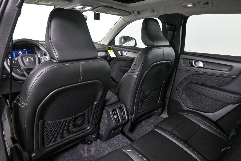 new 2025 Volvo XC40 car, priced at $36,437