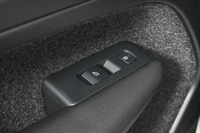 new 2025 Volvo XC40 car, priced at $43,485
