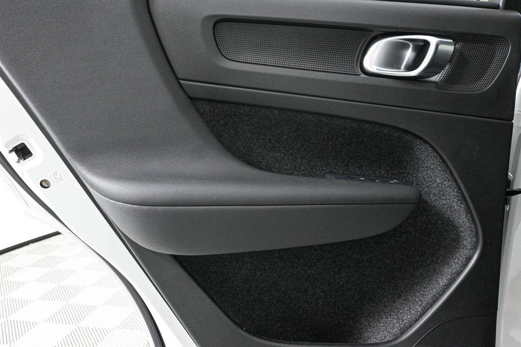 new 2025 Volvo XC40 car, priced at $36,437