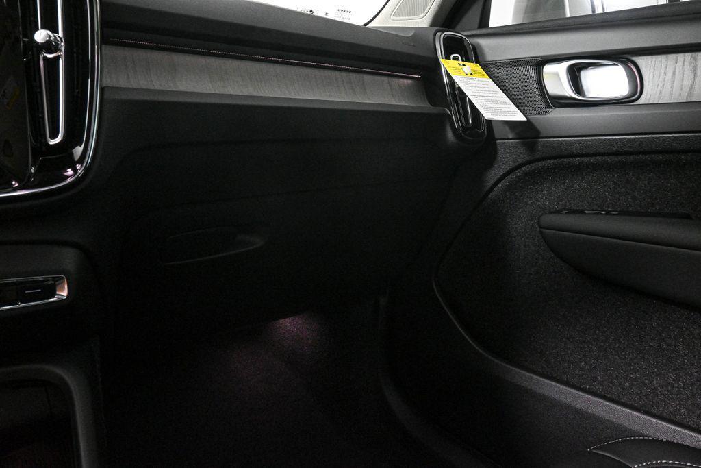 new 2025 Volvo XC40 car, priced at $36,437