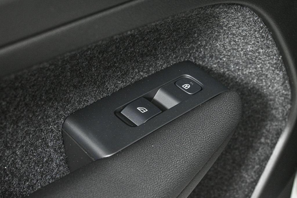 new 2025 Volvo XC40 car, priced at $36,437