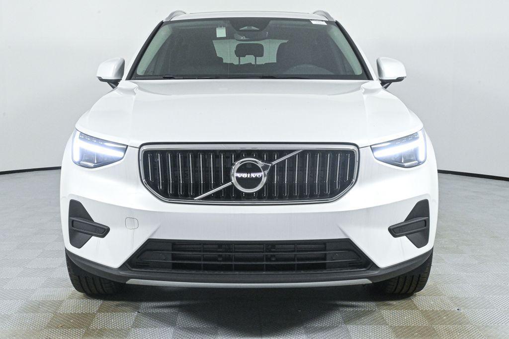 new 2025 Volvo XC40 car, priced at $36,437