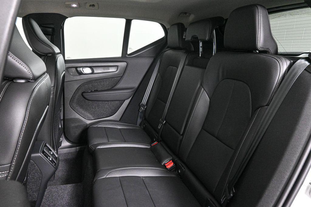 new 2025 Volvo XC40 car, priced at $36,437