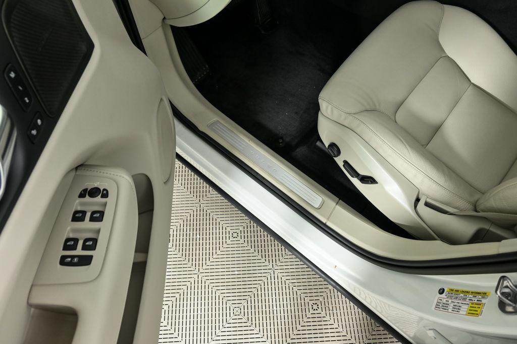 used 2023 Volvo XC60 car, priced at $38,885