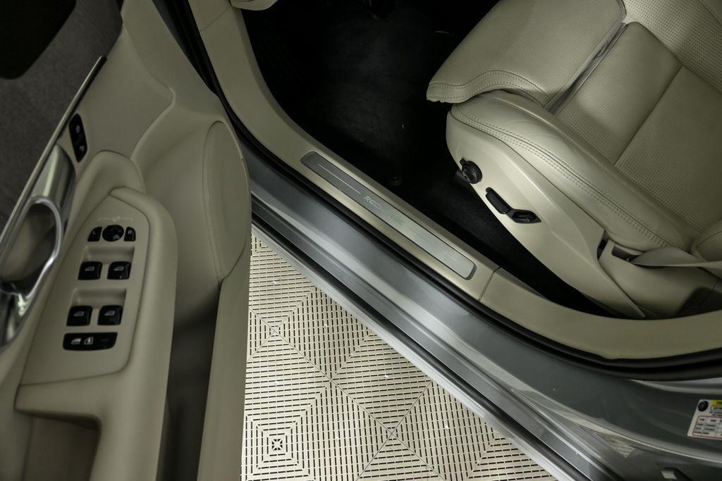 used 2024 Volvo XC90 Recharge Plug-In Hybrid car, priced at $53,856