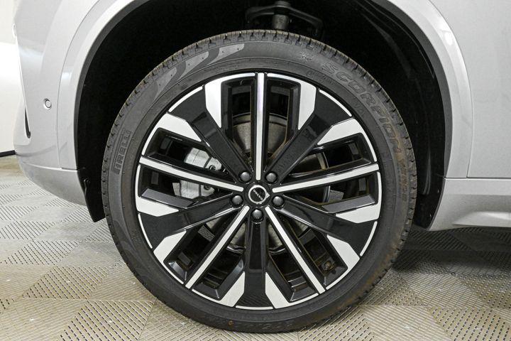 new 2025 Volvo XC90 car, priced at $65,555