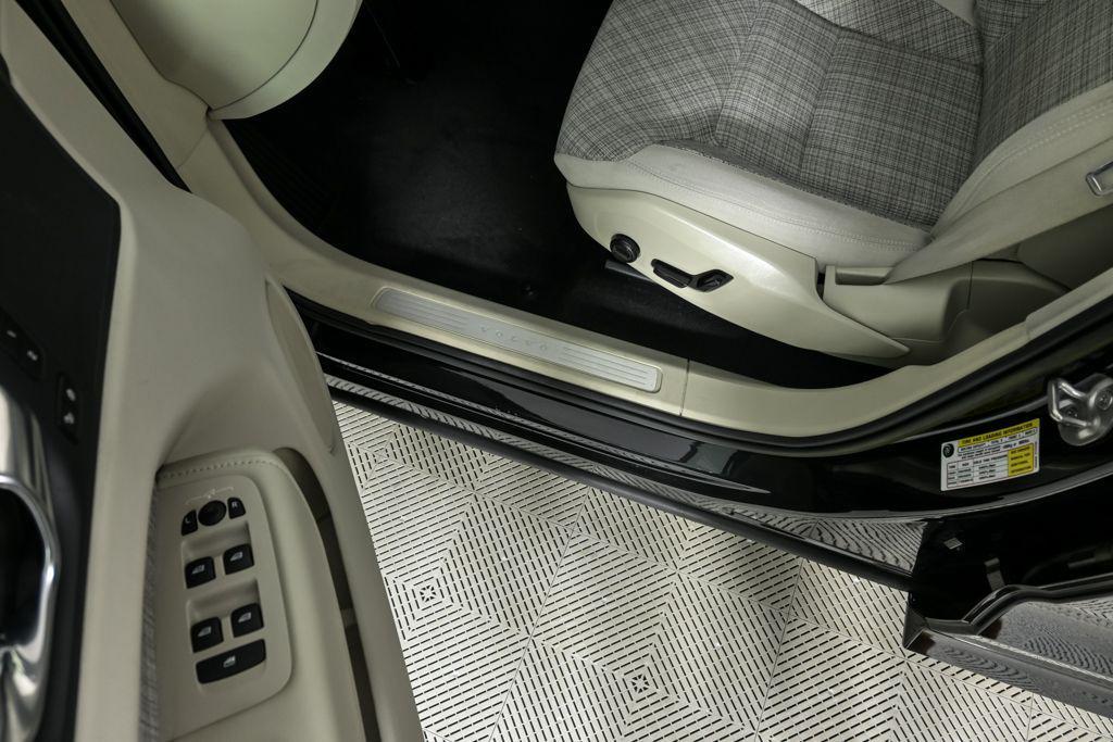 used 2022 Volvo XC60 car, priced at $31,648