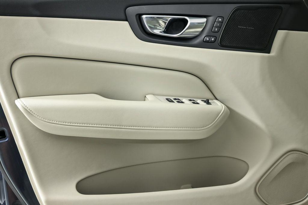 used 2022 Volvo XC60 car, priced at $38,011