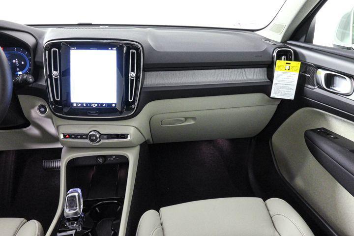 new 2025 Volvo XC40 car, priced at $51,565
