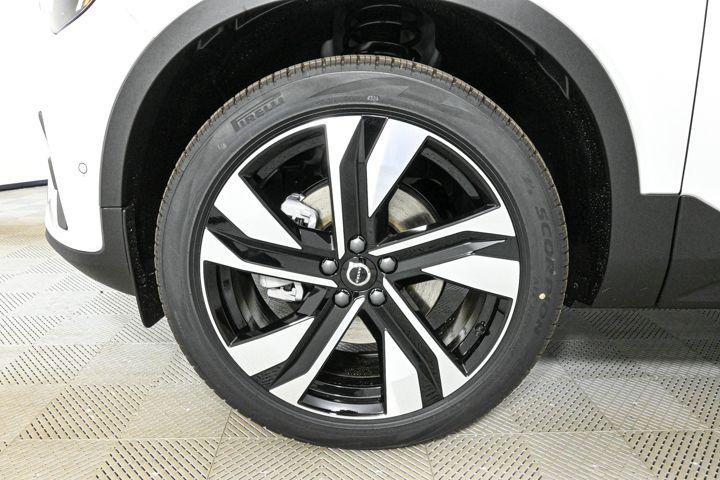 new 2025 Volvo XC40 car, priced at $51,565