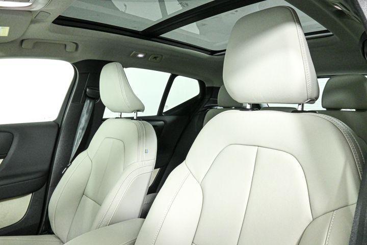 new 2025 Volvo XC40 car, priced at $51,565