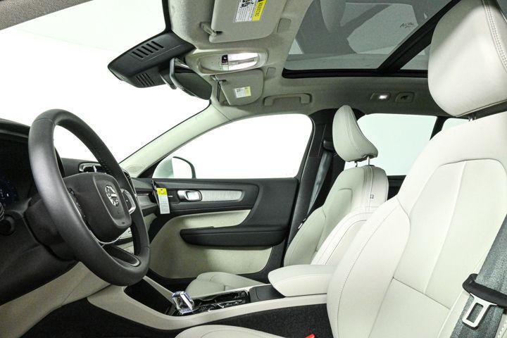 new 2025 Volvo XC40 car, priced at $51,565
