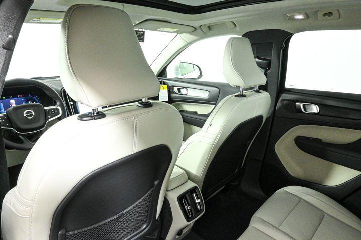 new 2025 Volvo XC40 car, priced at $51,565