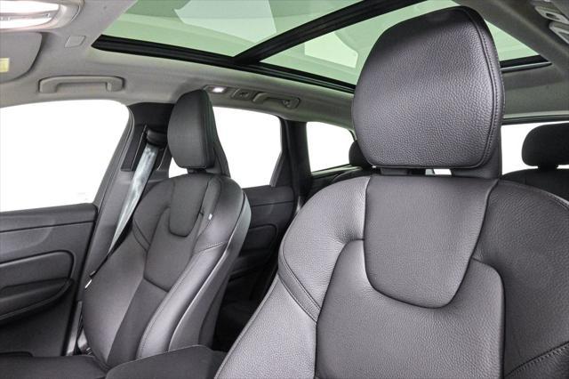 new 2025 Volvo XC60 car