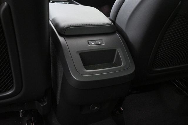 new 2025 Volvo XC60 car